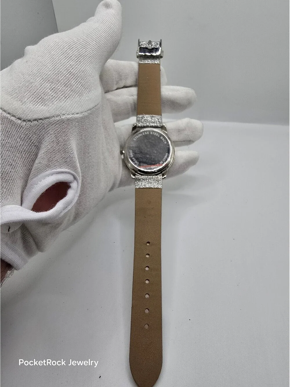 Ding Feng Quartz Analog Watch White Dial Arabic Numerals Silver Faux Strap
